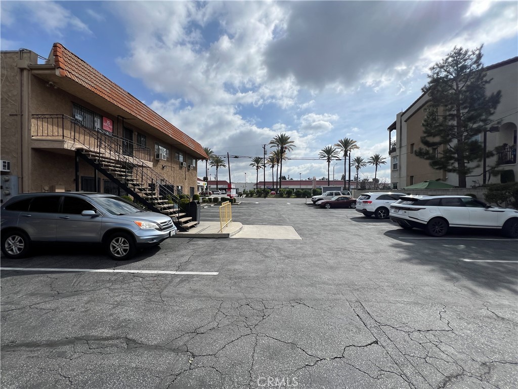 1051 N Citrus Avenue