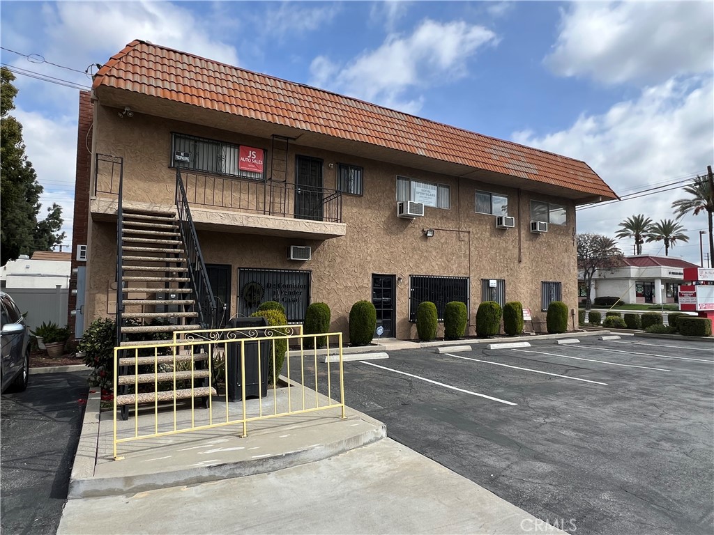 1051 N Citrus Avenue