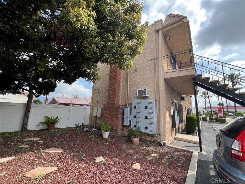 1051 N Citrus Avenue