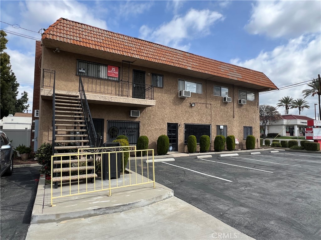 1051 N Citrus Avenue