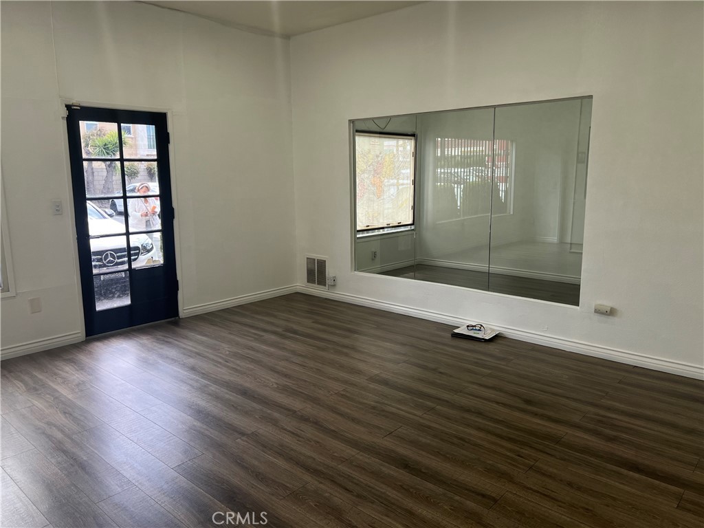 1051 N Citrus Avenue