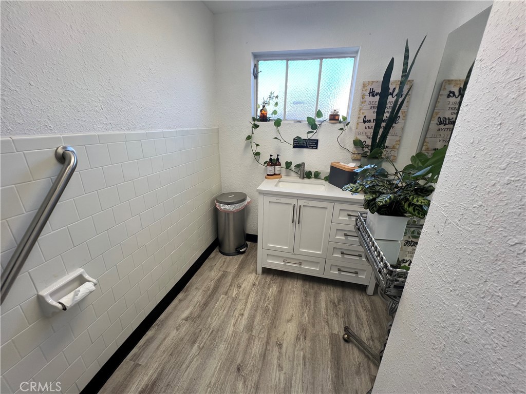 1051 N Citrus Avenue