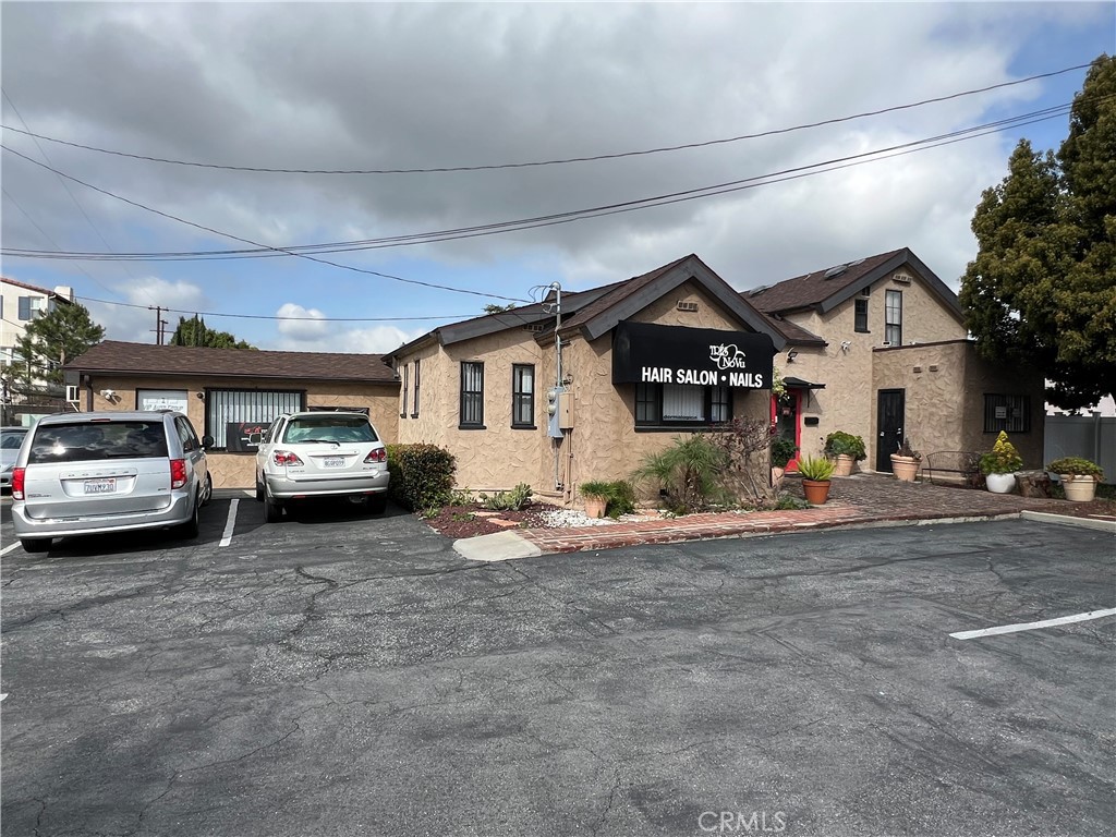 1051 N Citrus Avenue