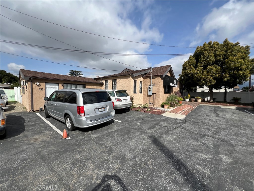 1051 N Citrus Avenue