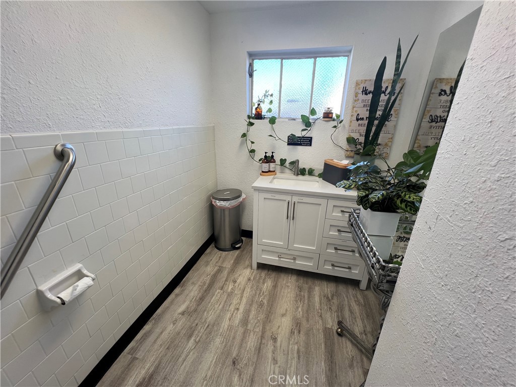 1051 N Citrus Avenue