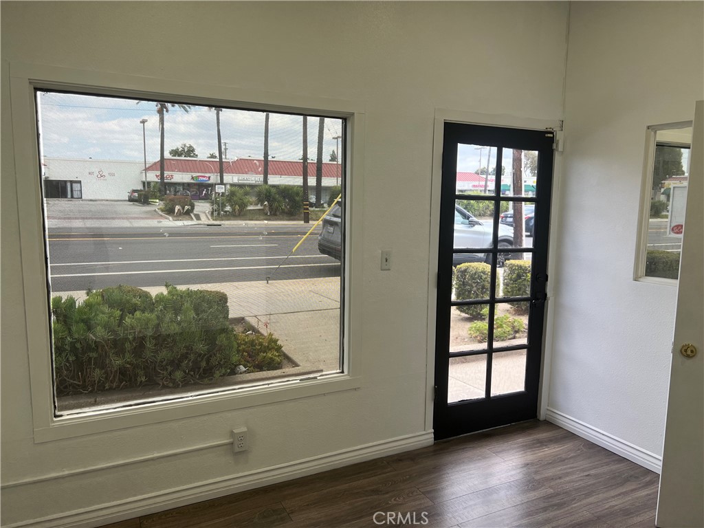 1051 N Citrus Avenue