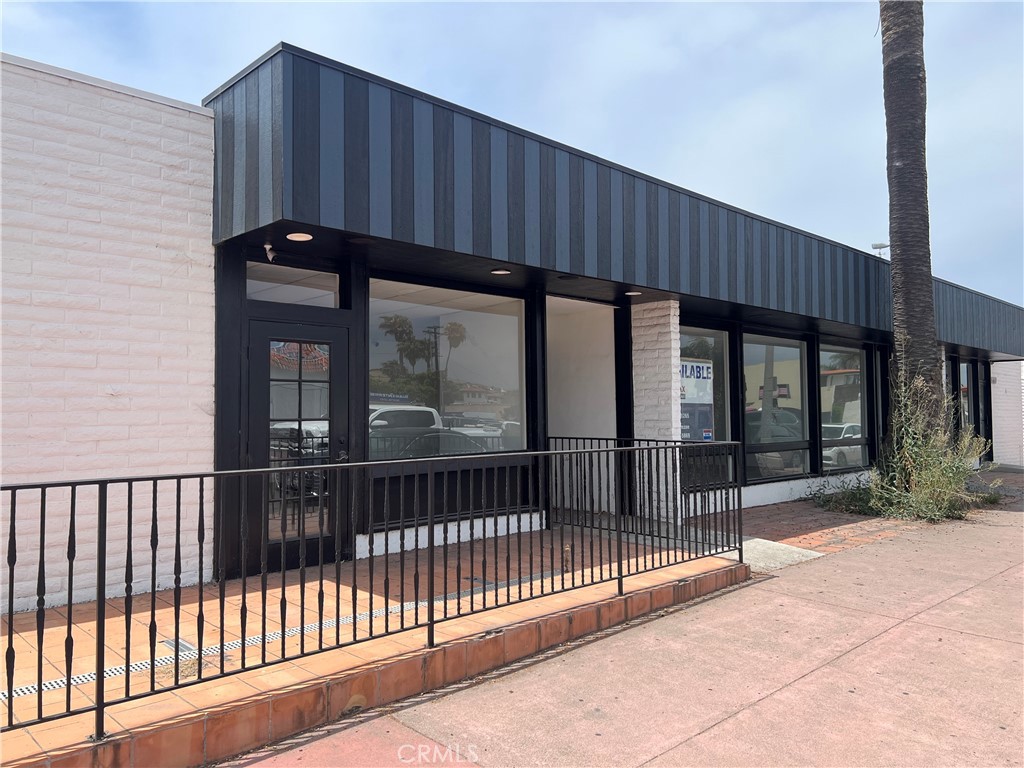 1640 N El Camino Real