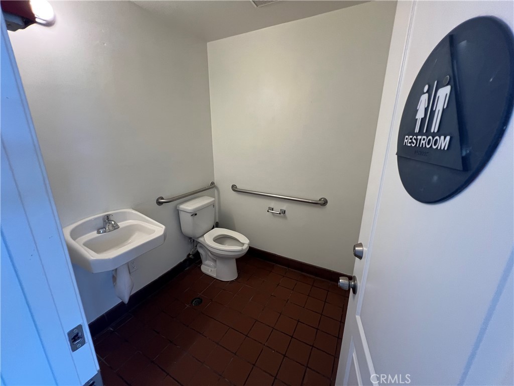 1640 N El Camino Real