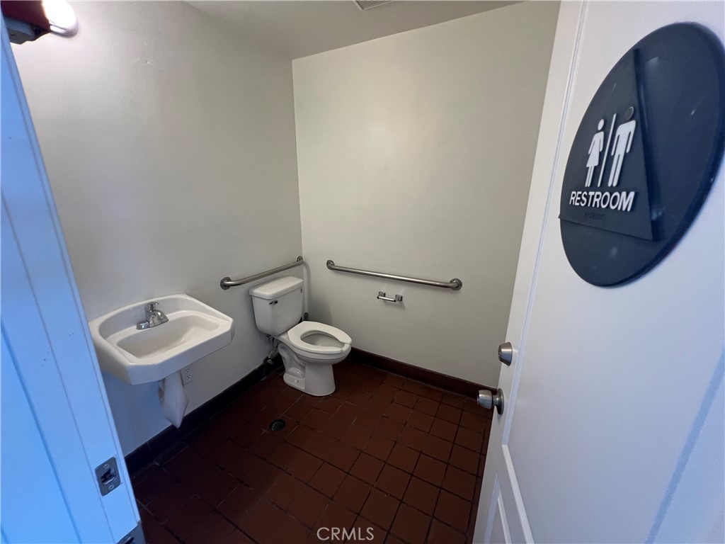 1640 N El Camino Real