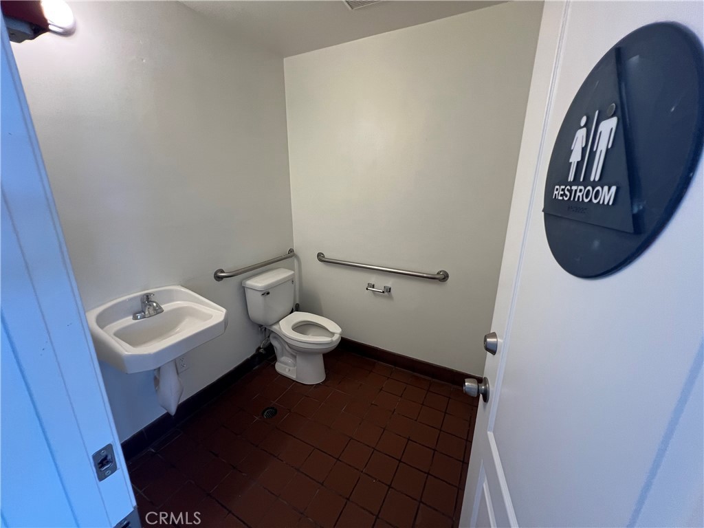 1640 N El Camino Real