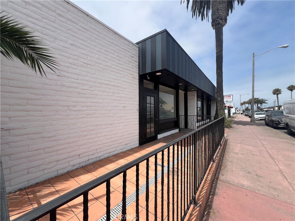 1640 N El Camino Real