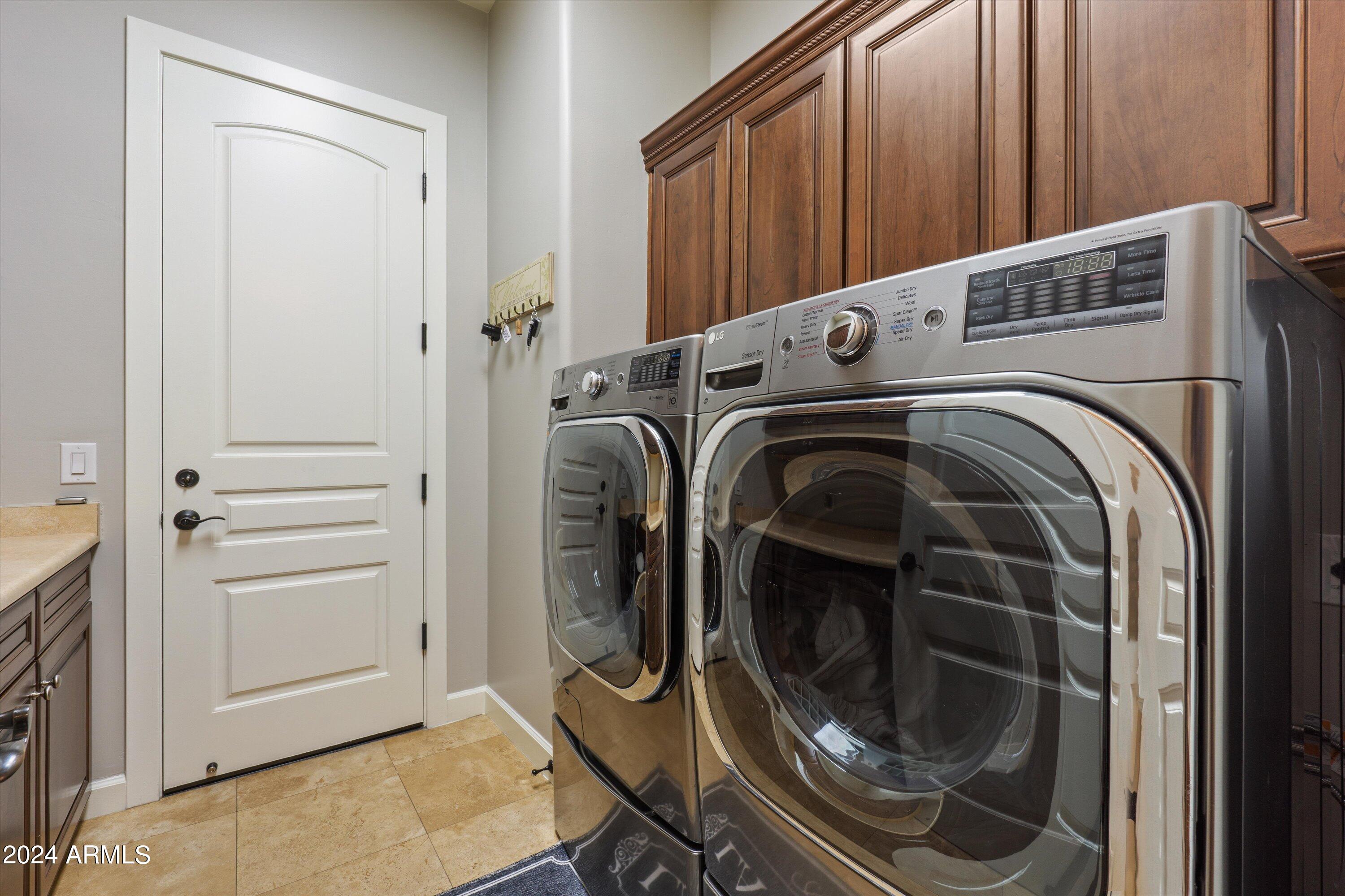 9412 E HIDDEN SPUR Trail