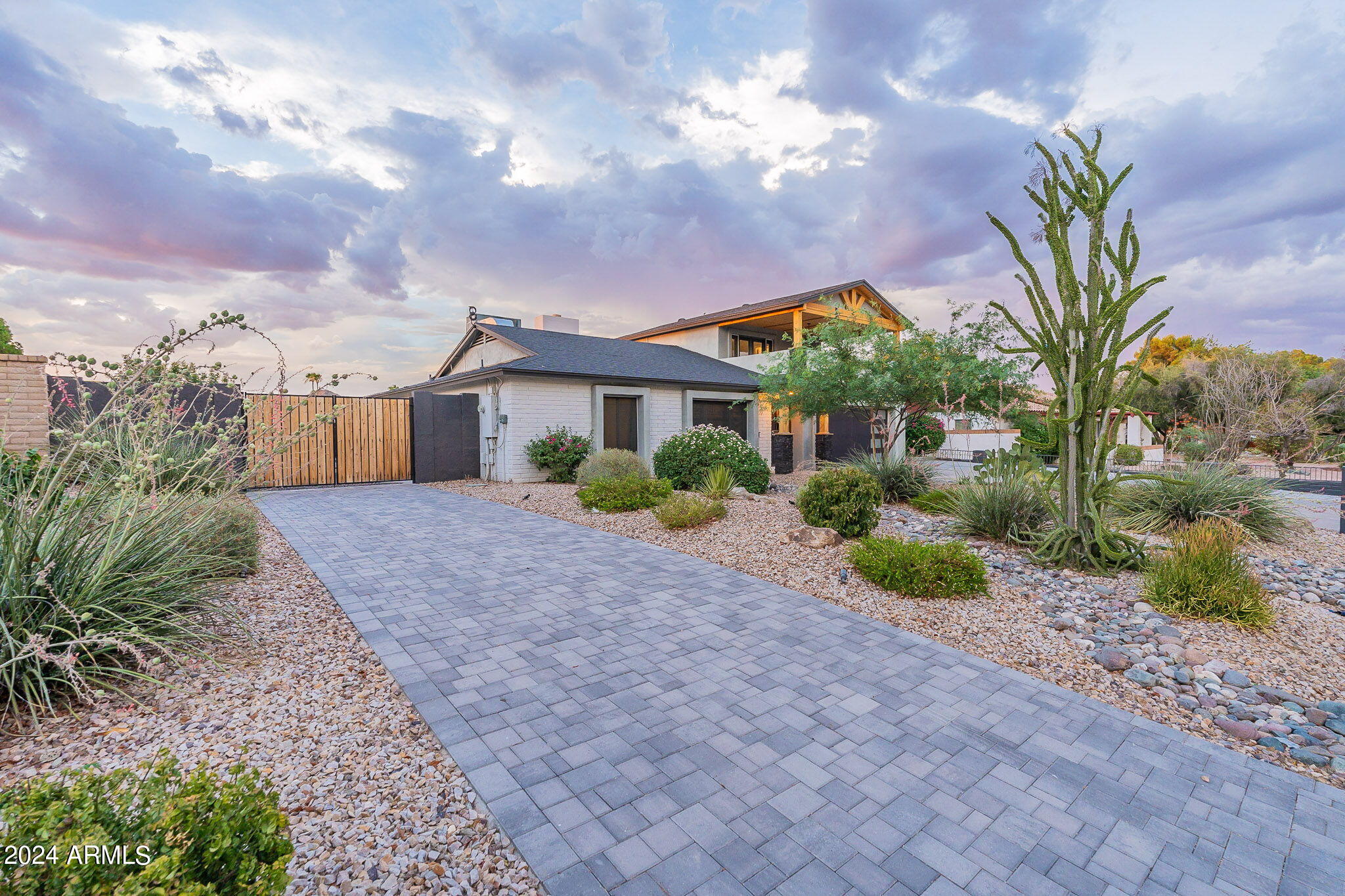 2310 E SUNNYSIDE Drive
