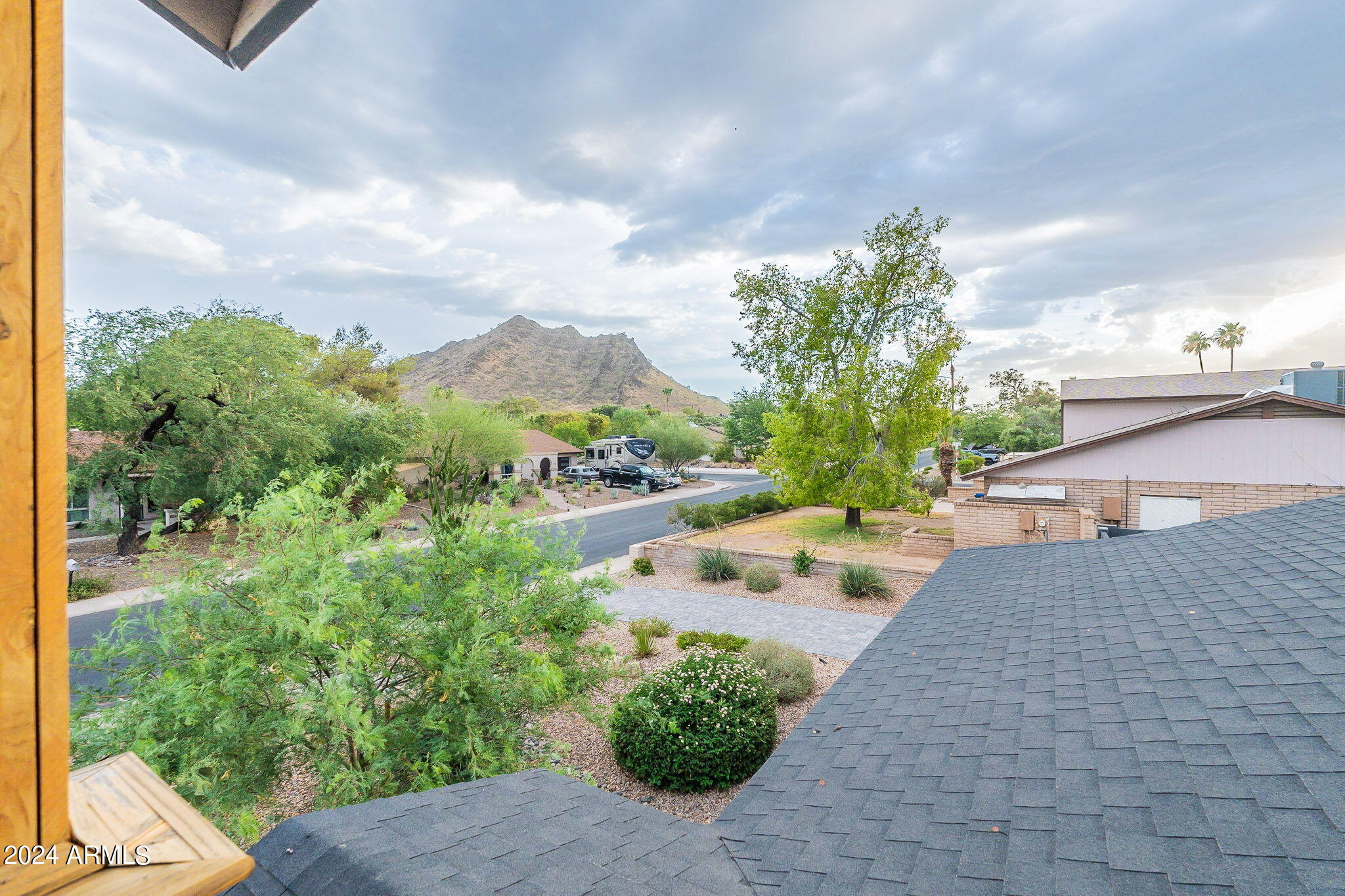 2310 E SUNNYSIDE Drive