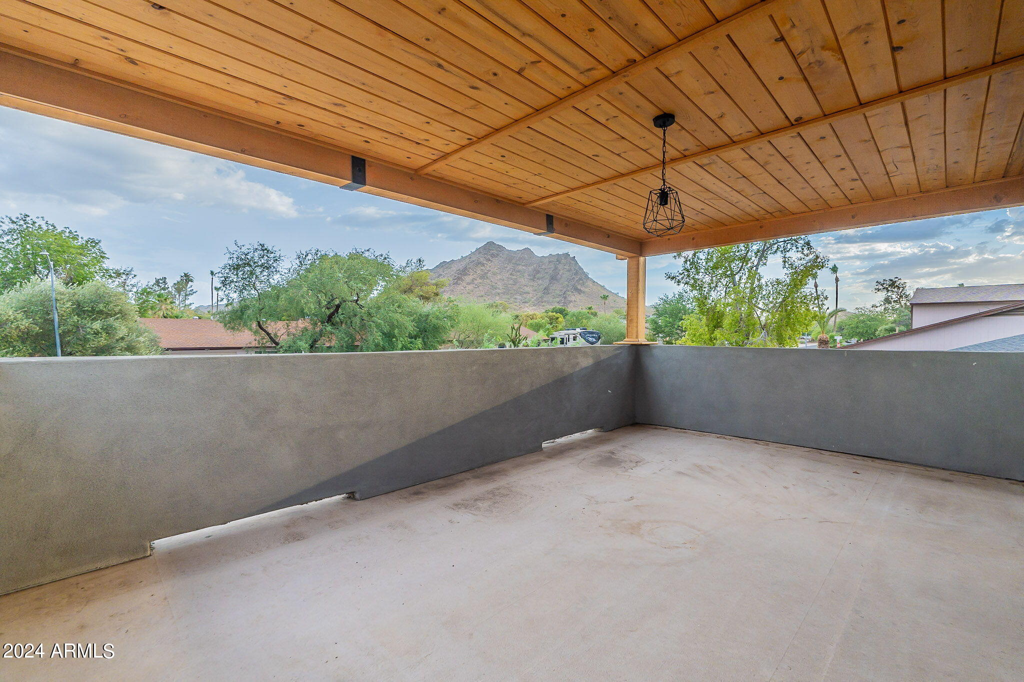 2310 E SUNNYSIDE Drive
