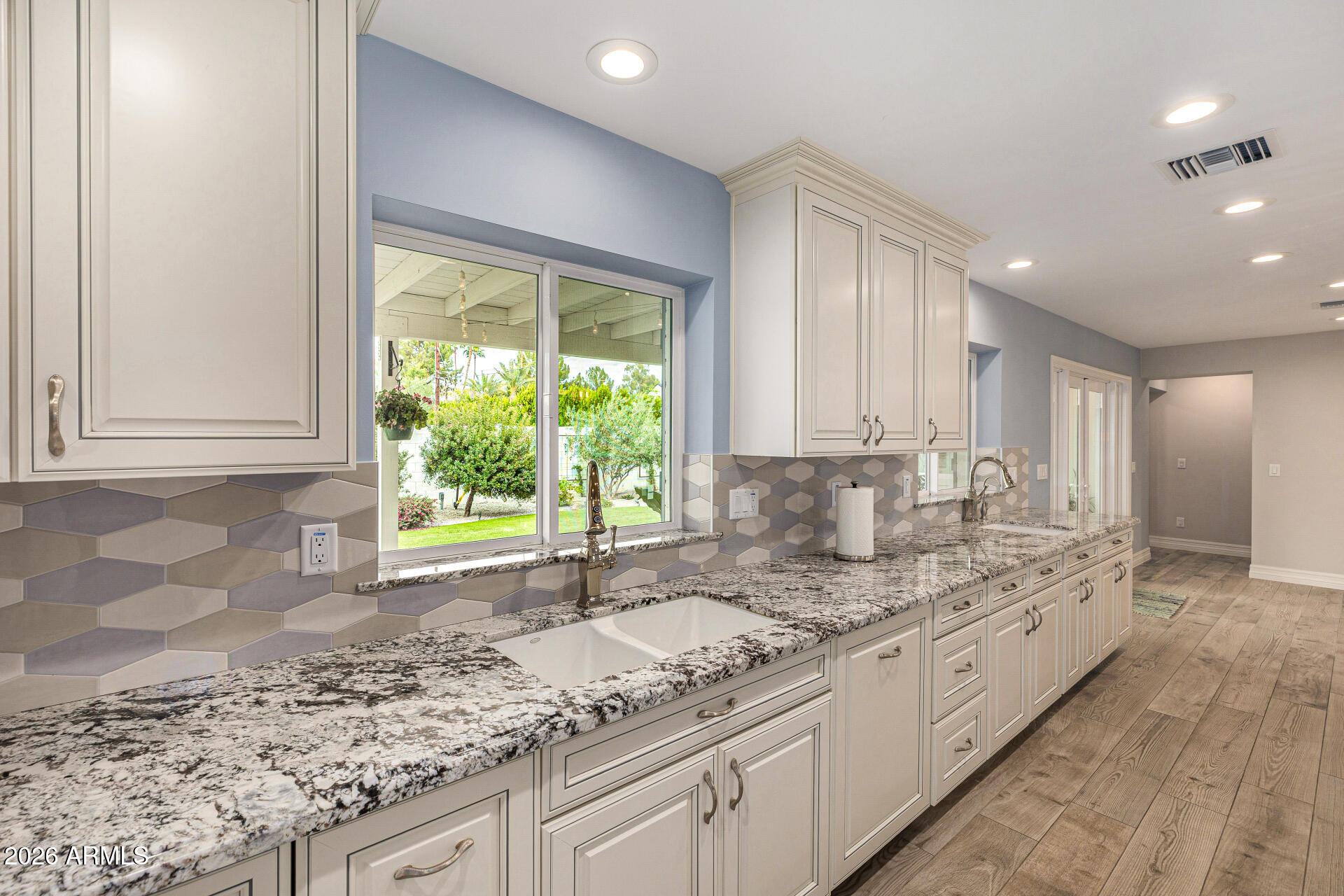 4010 E COOLIDGE Street