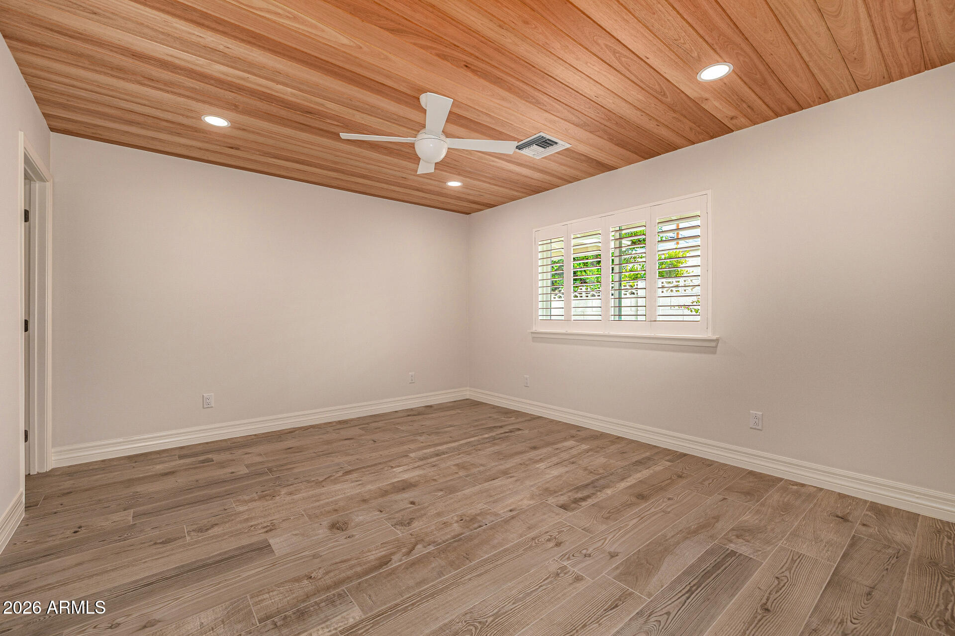 4010 E COOLIDGE Street