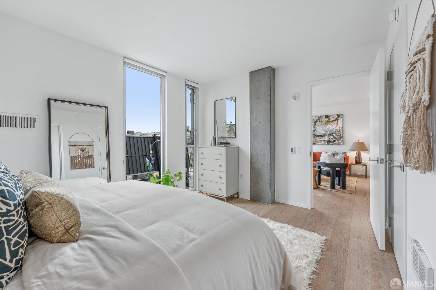 450 Hayes Street Unit: 3L