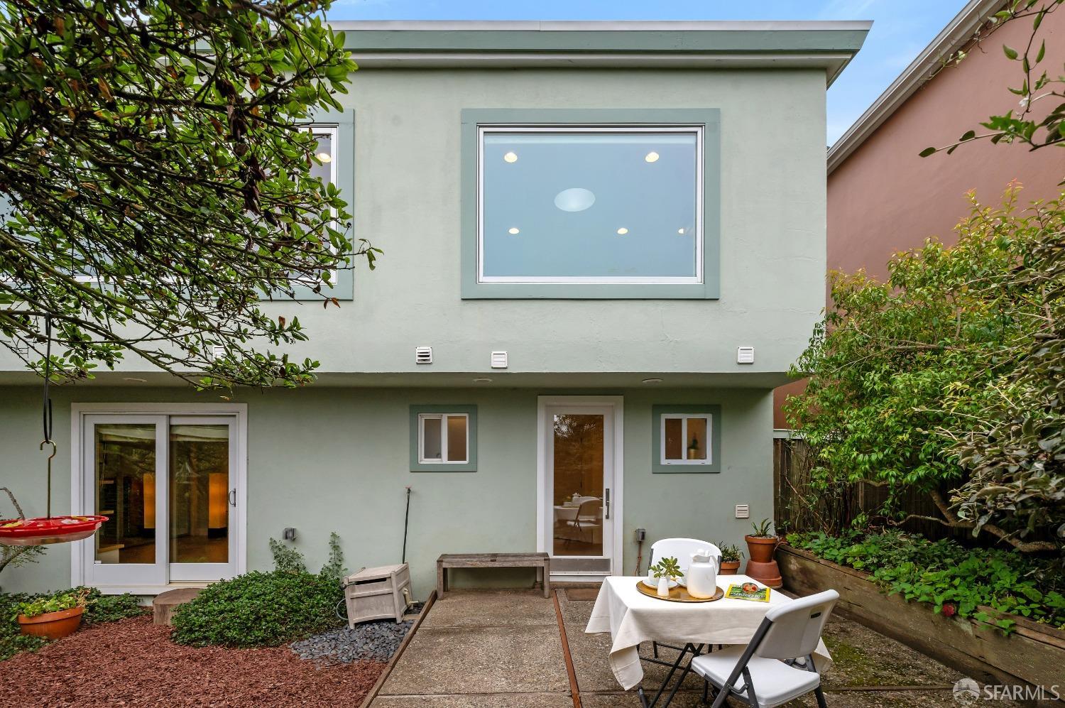 71 Knollview Way