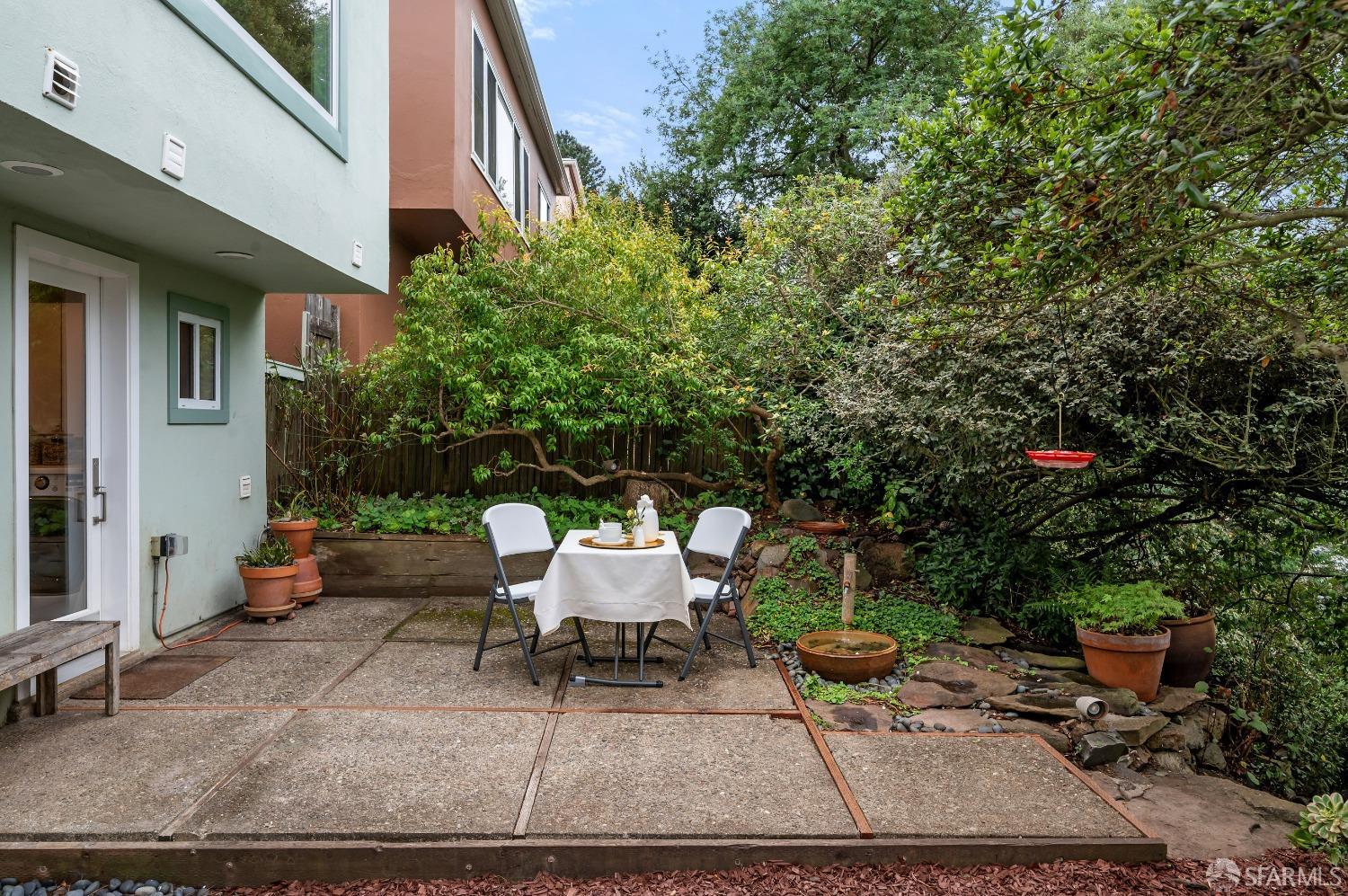 71 Knollview Way