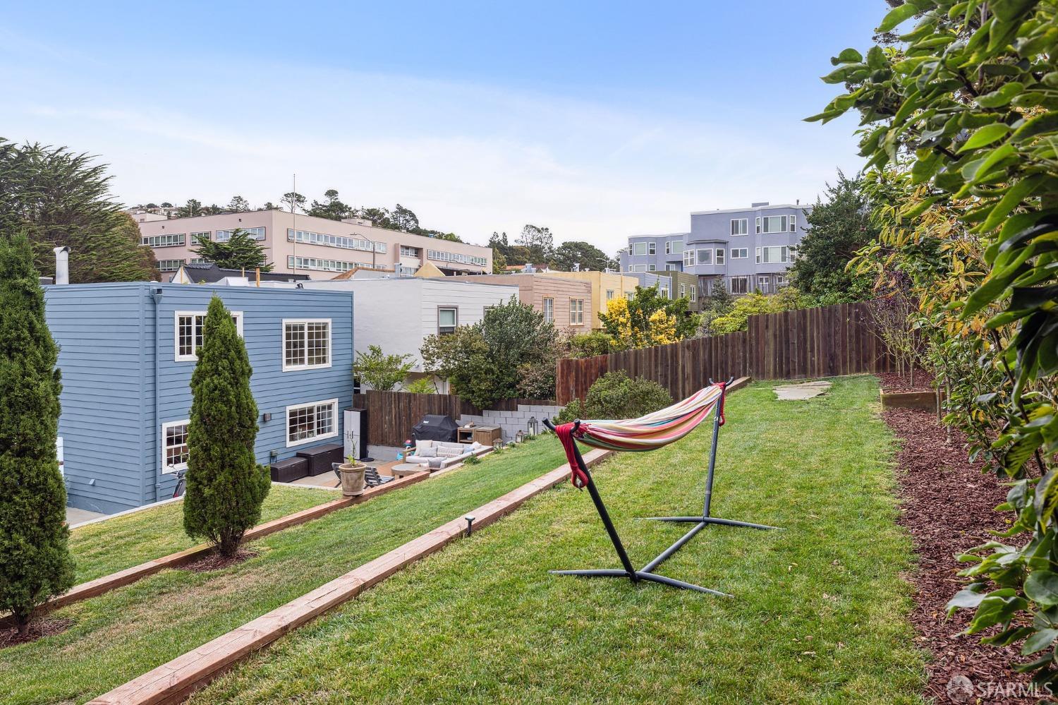 320 Woodside Avenue