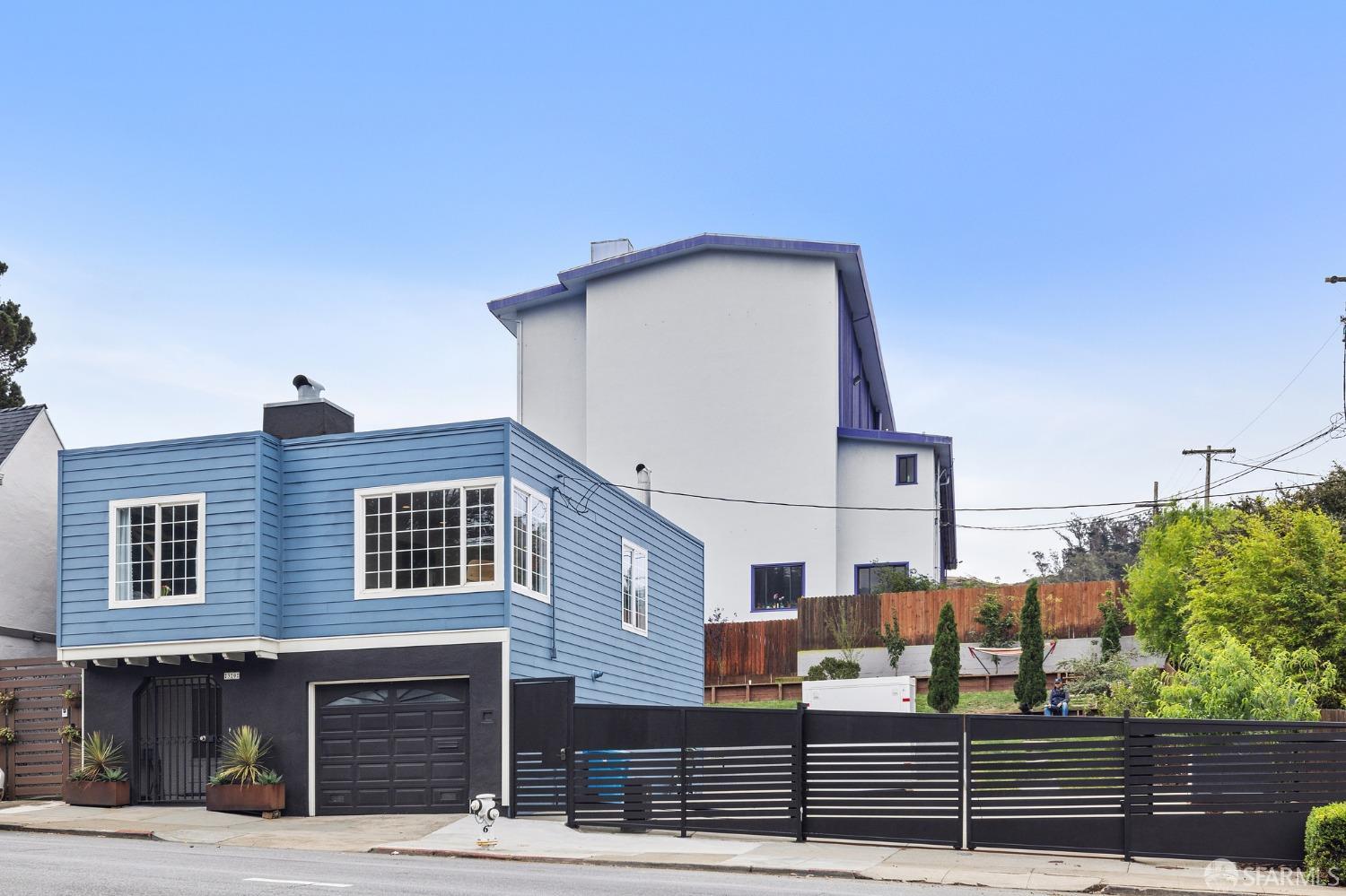 320 Woodside Avenue