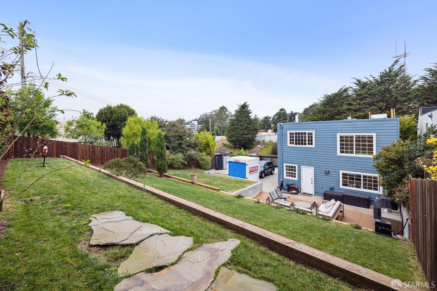 320 Woodside Avenue