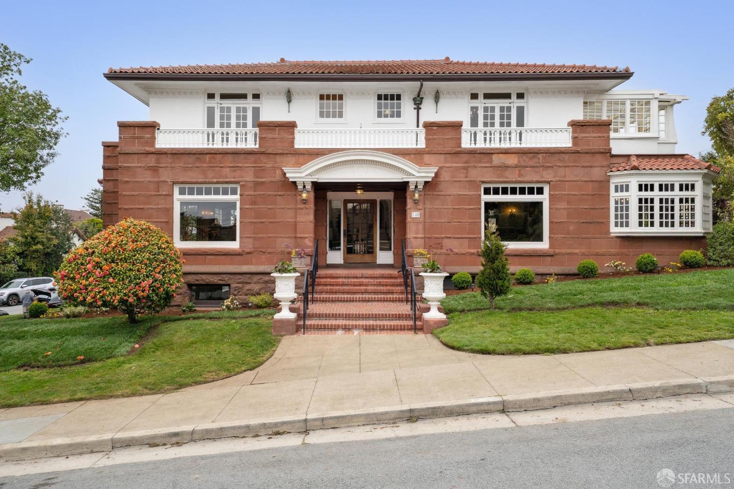 140 Cedro Avenue