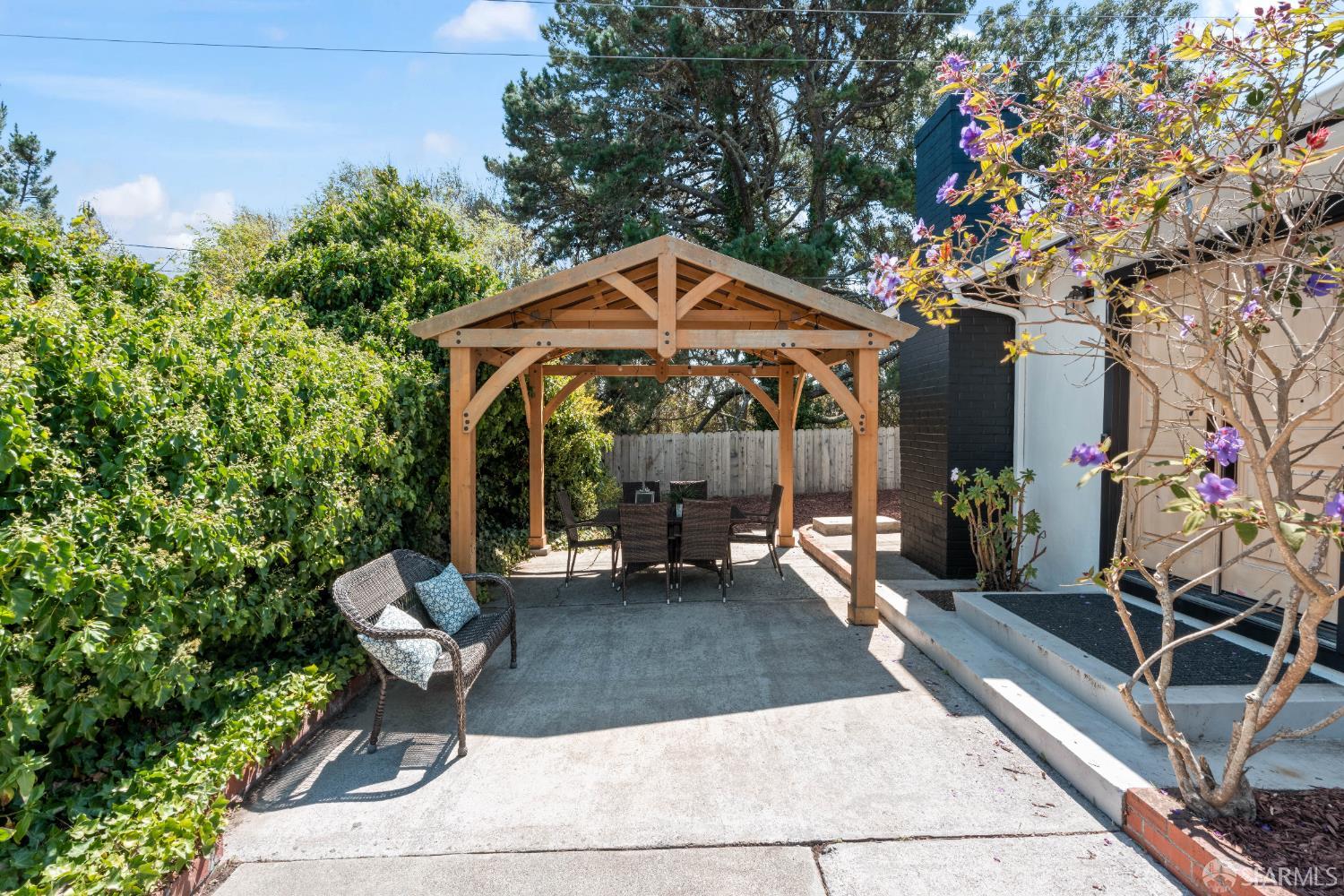 2491 Catalpa Way