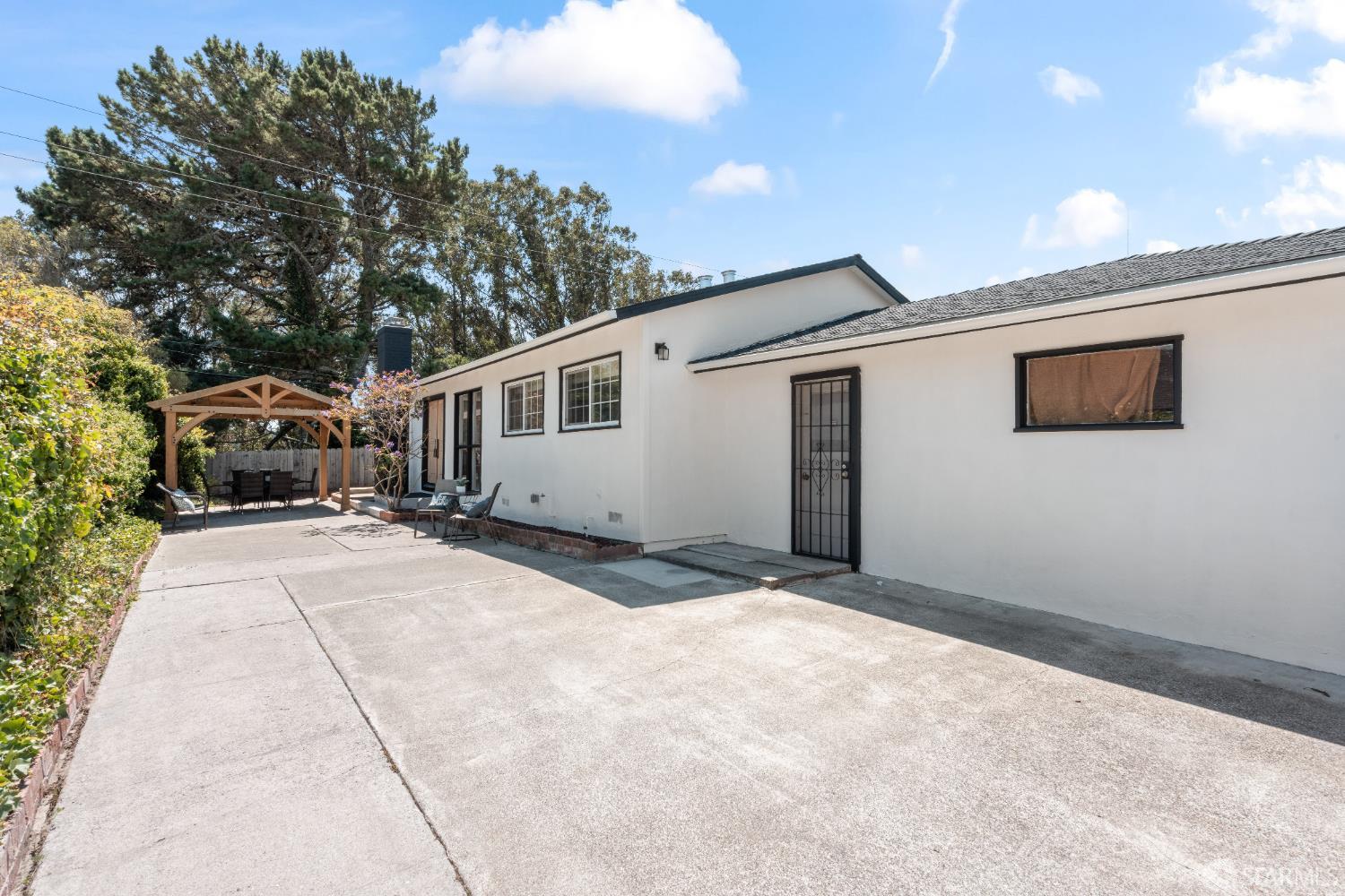2491 Catalpa Way