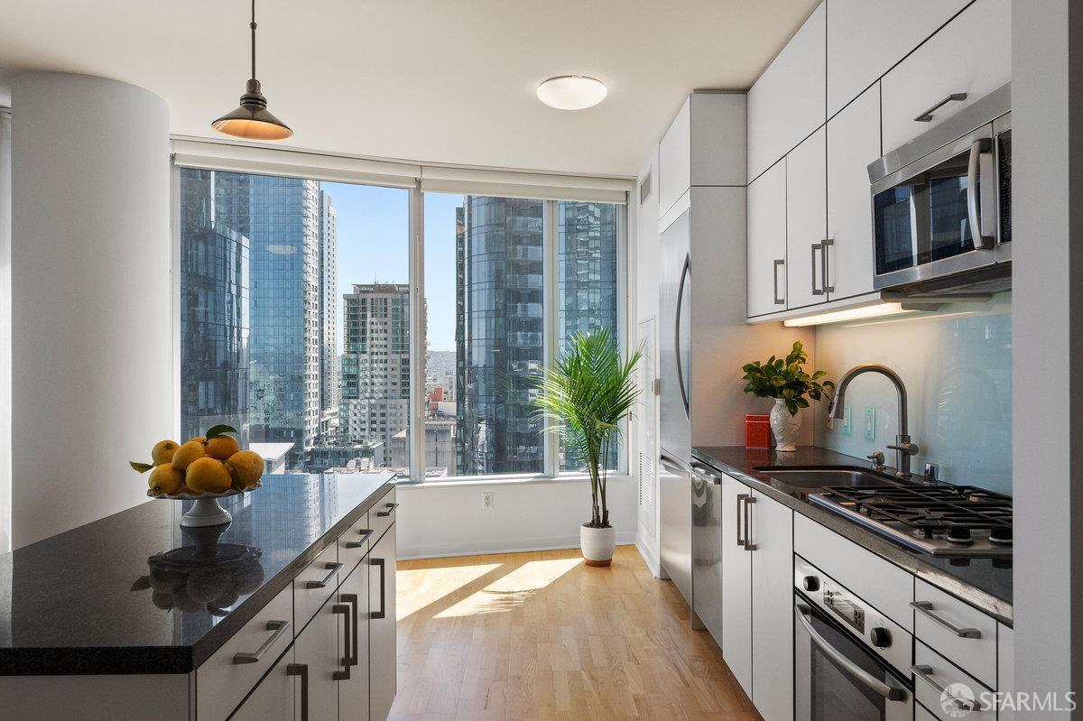 301 Main Street # 24F