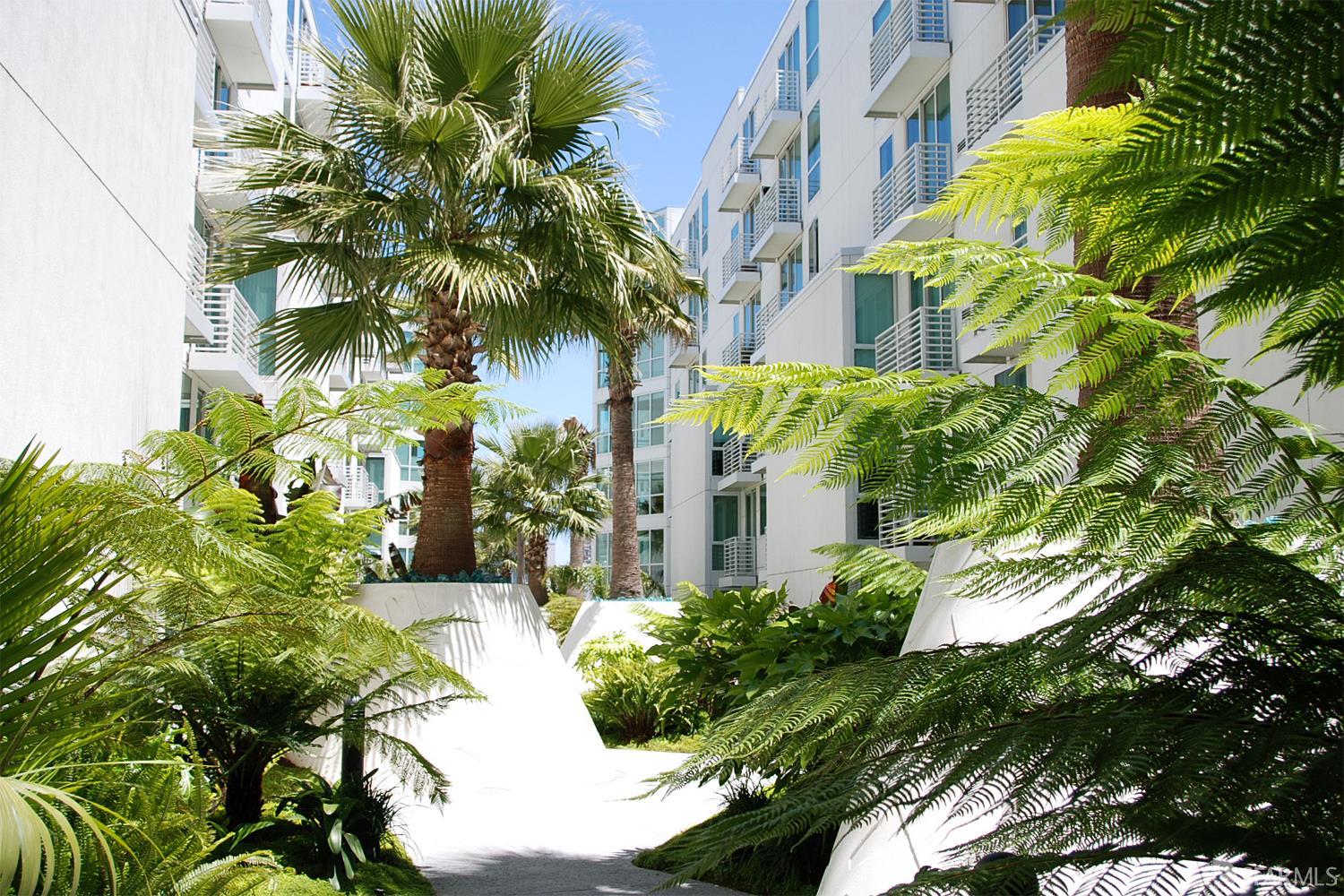 555 4th Street # 902