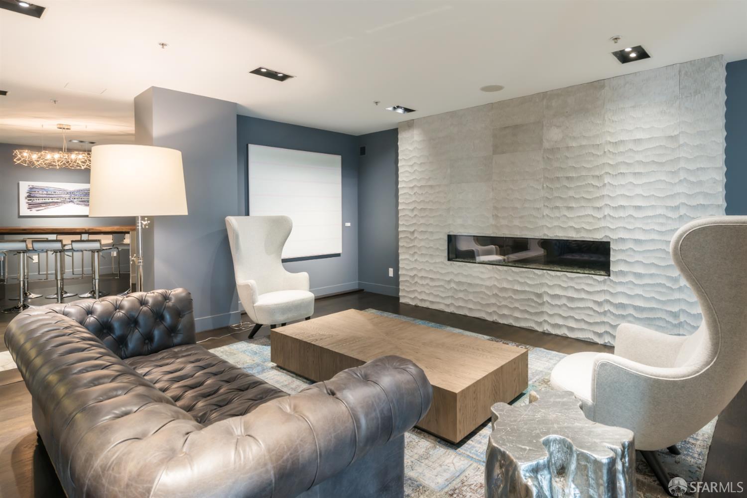 555 4th Street # 902