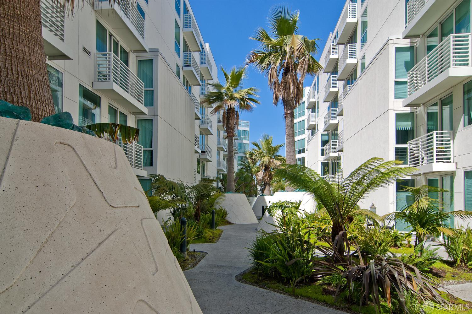 555 4th Street # 902