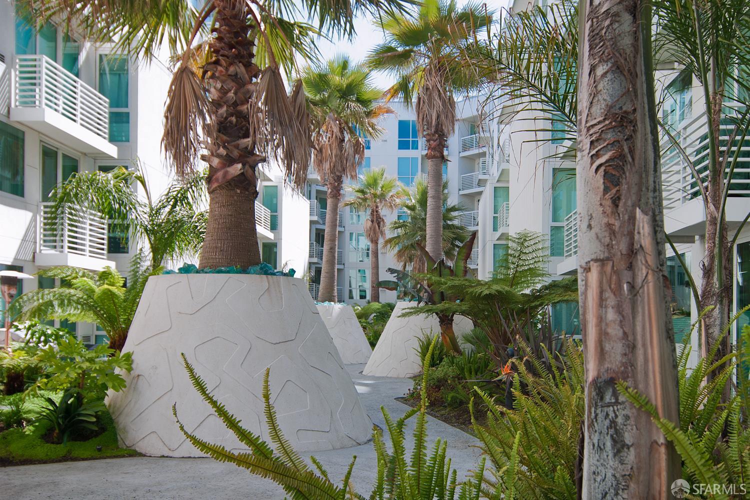 555 4th Street # 902