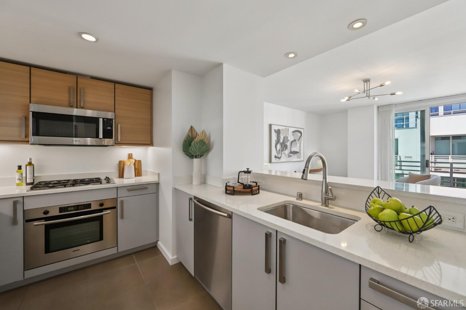 555 4th Street # 902