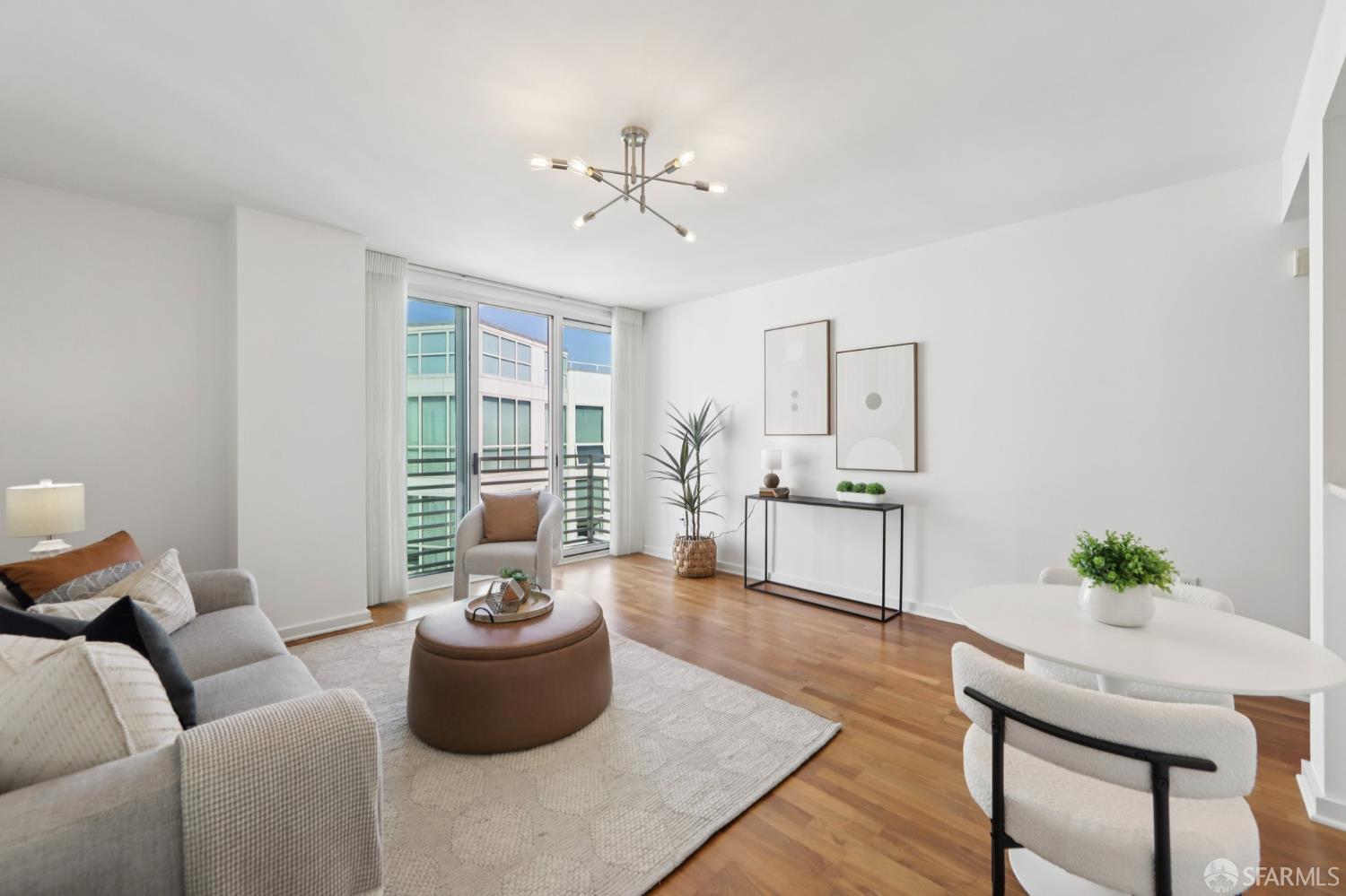 555 4th Street # 902