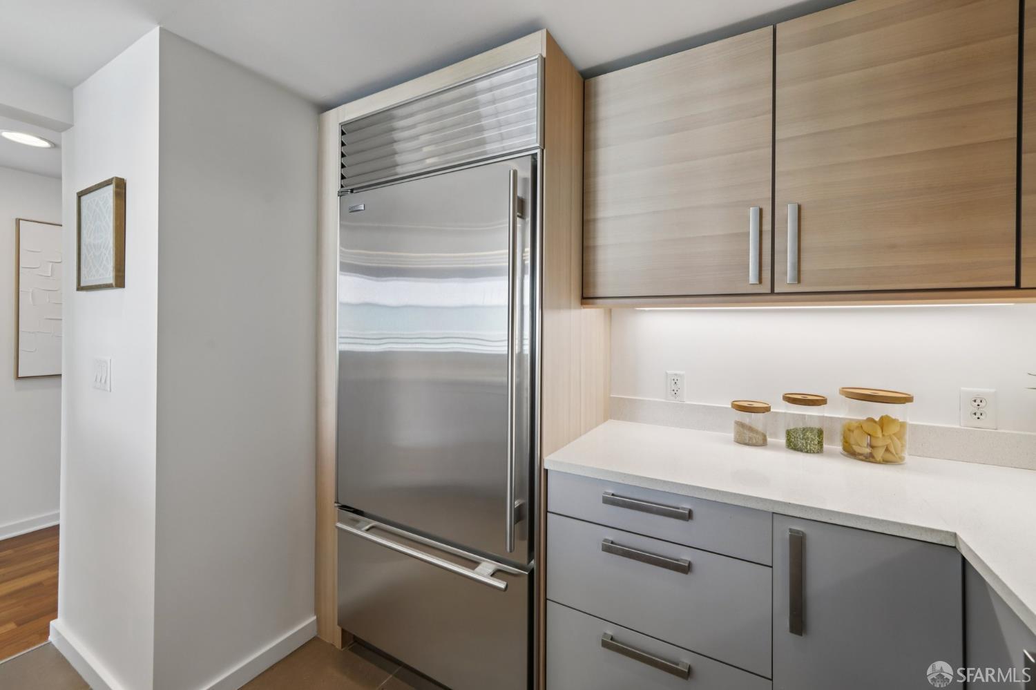 555 4th Street # 902