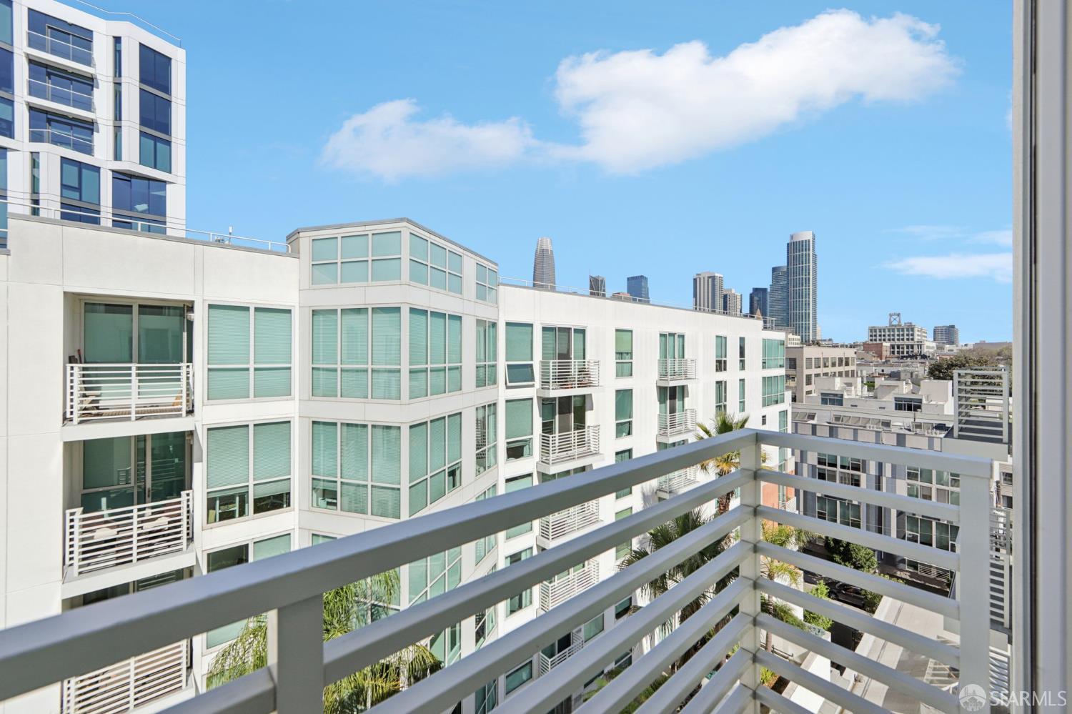 555 4th Street # 902