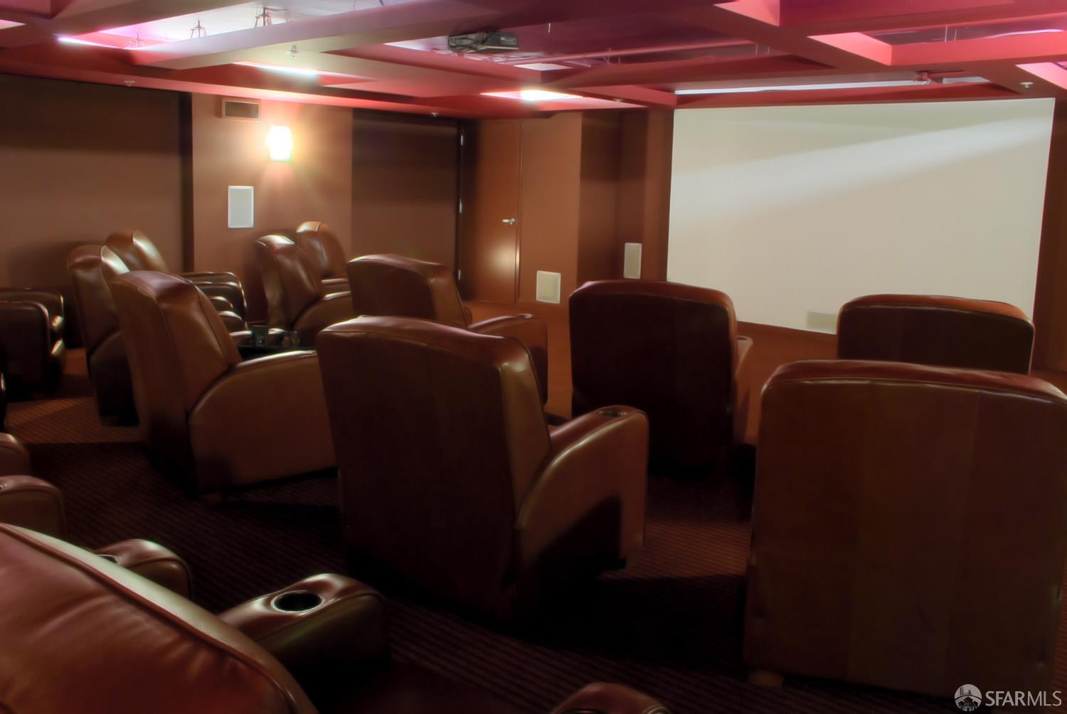 555 4th Street # 902