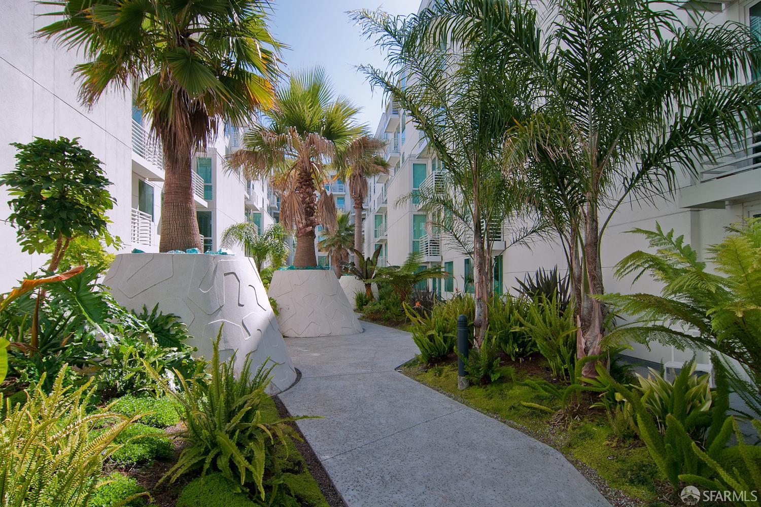 555 4th Street # 902