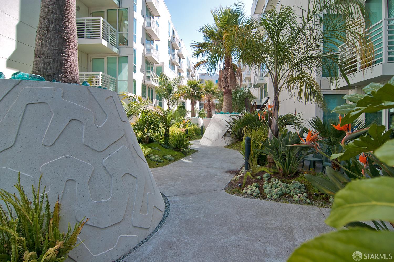 555 4th Street # 902