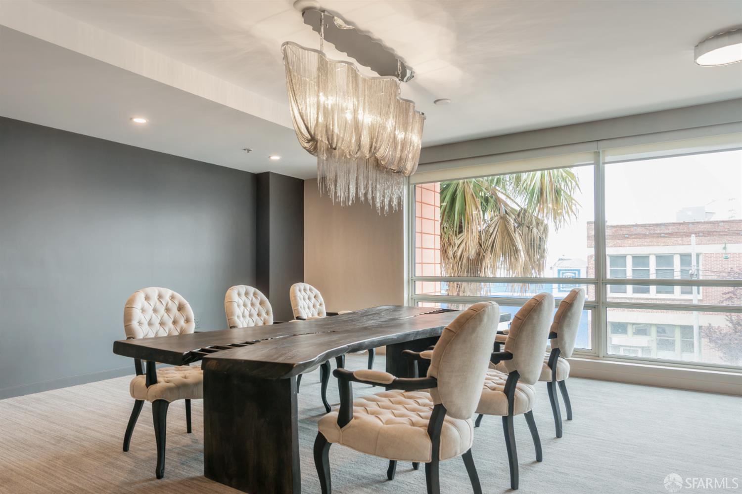 555 4th Street # 902