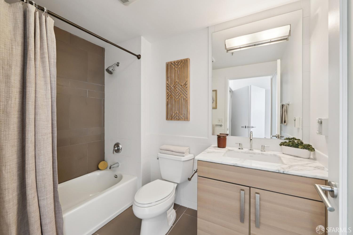 555 4th Street # 902