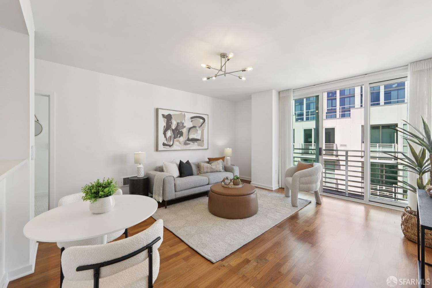 555 4th Street # 902