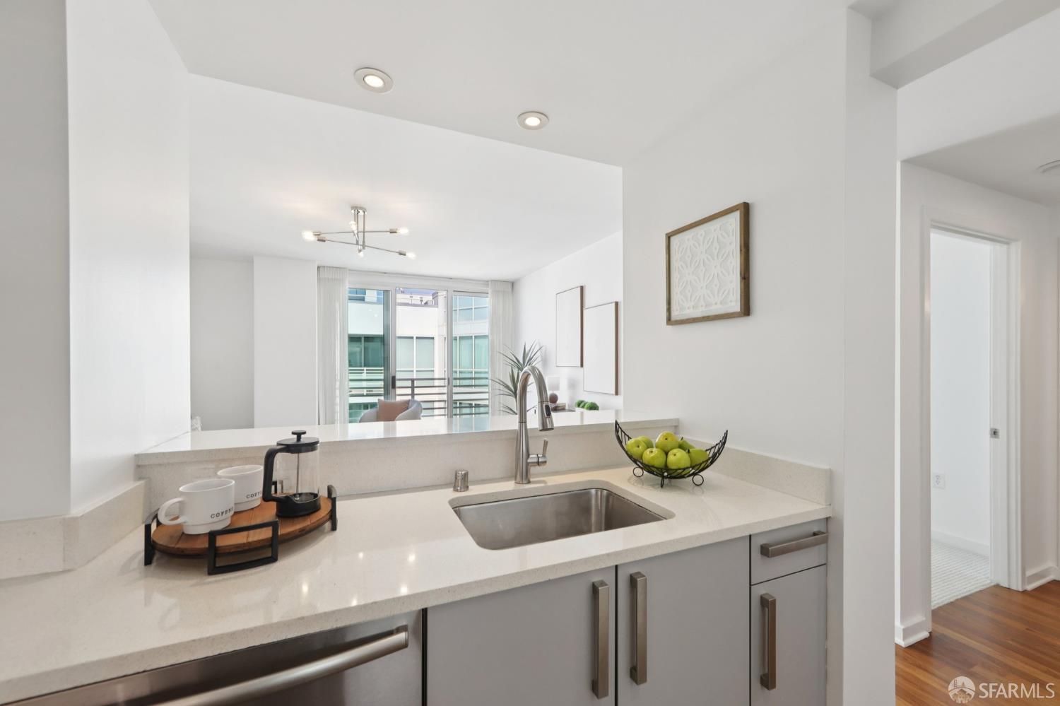 555 4th Street # 902