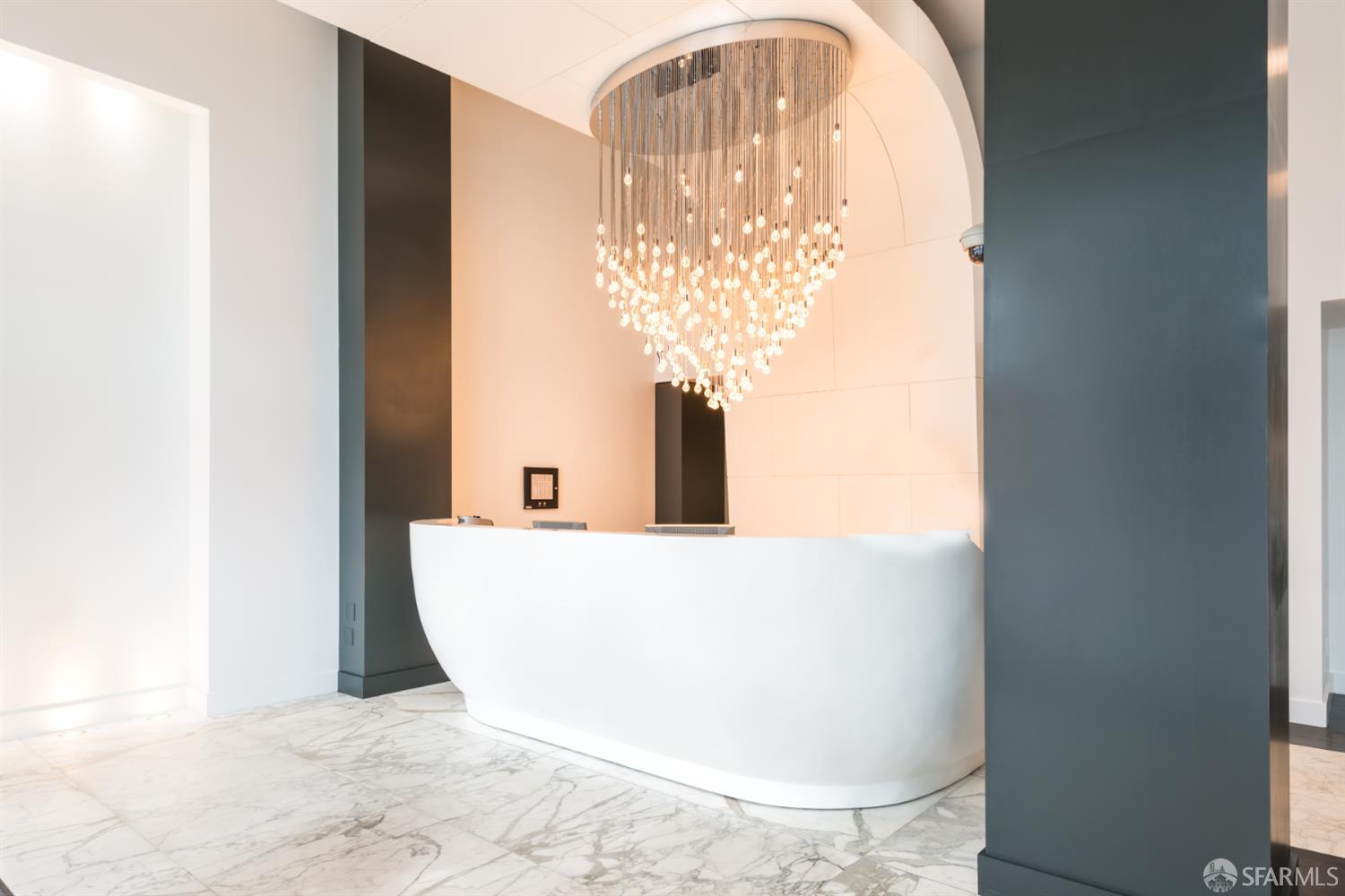 555 4th Street # 902