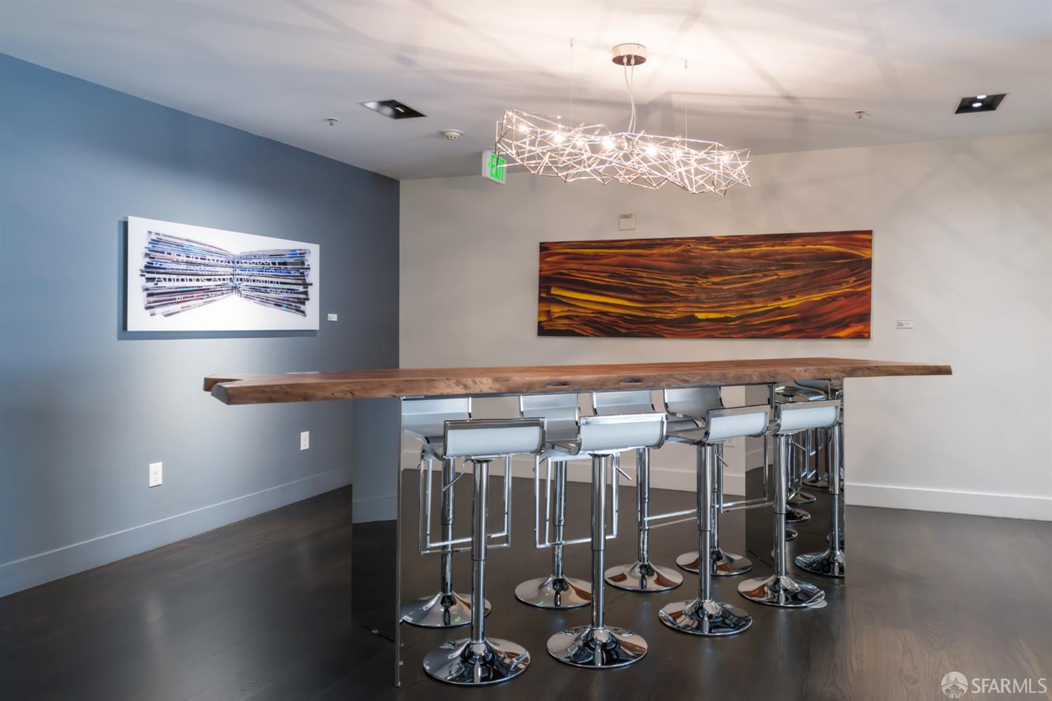 555 4th Street # 902