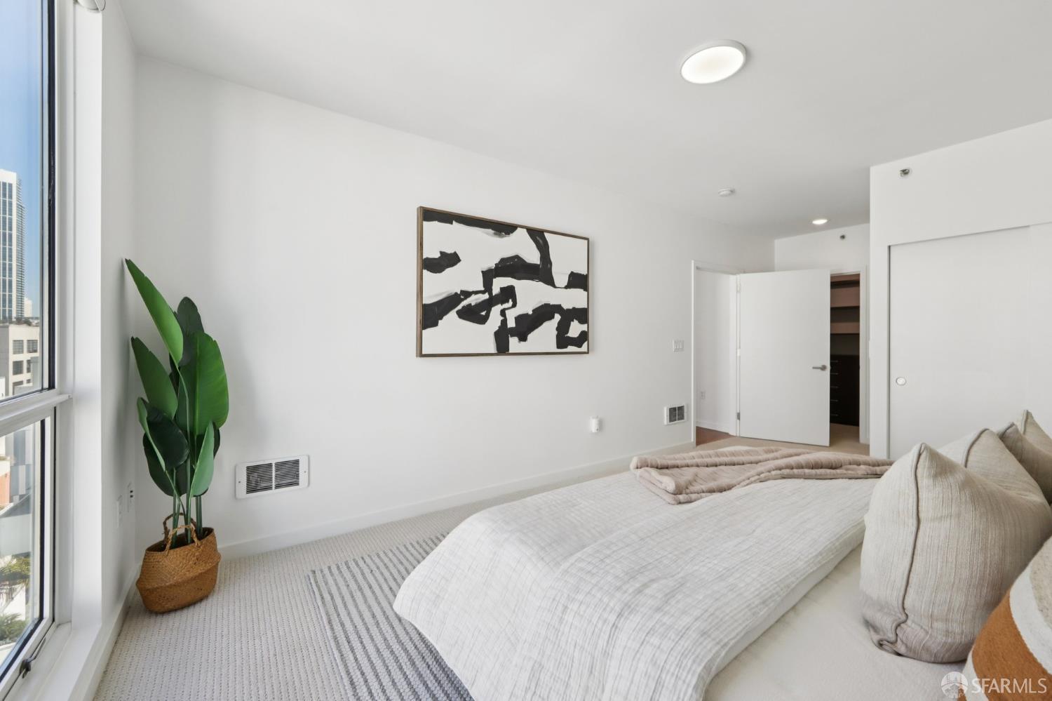 555 4th Street # 902