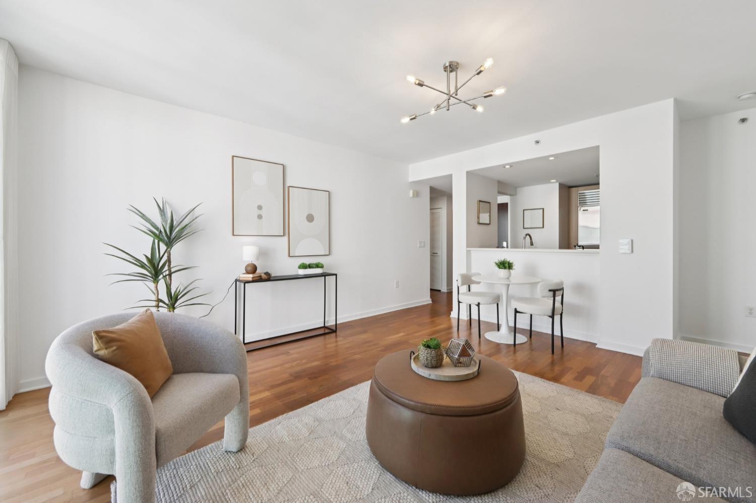 555 4th Street # 902